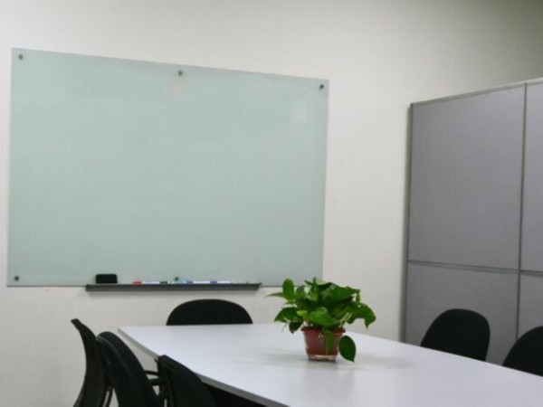 选择合适的玻璃白板尺寸要考虑哪些问题