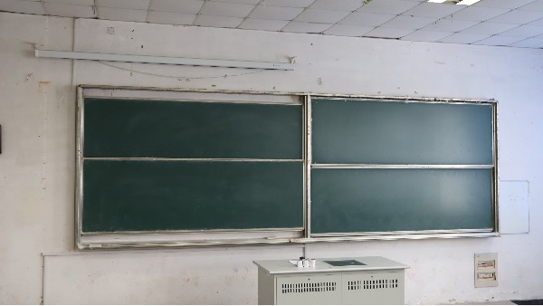 学校教学黑板维修方面事情-优雅乐