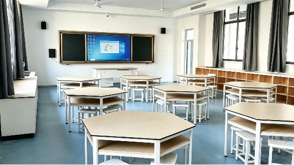 墙体评估不到位，书写板安装隐患不容忽视