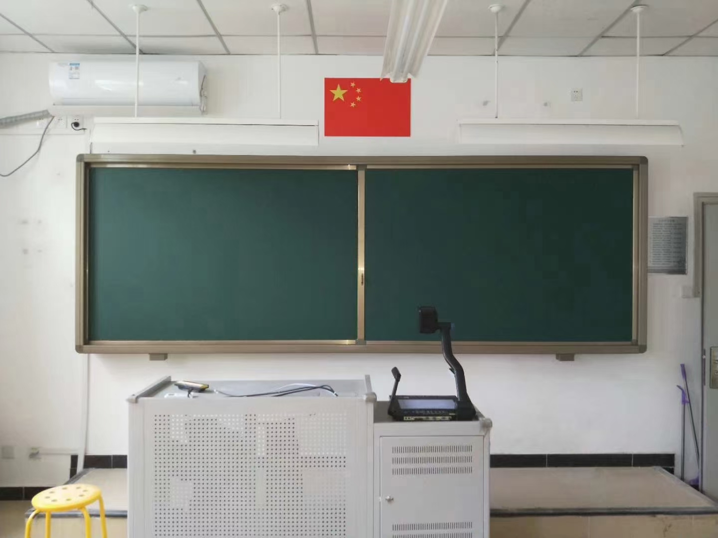 江苏省无锡惠山小学学校教室推拉黑板安装项目-优雅乐